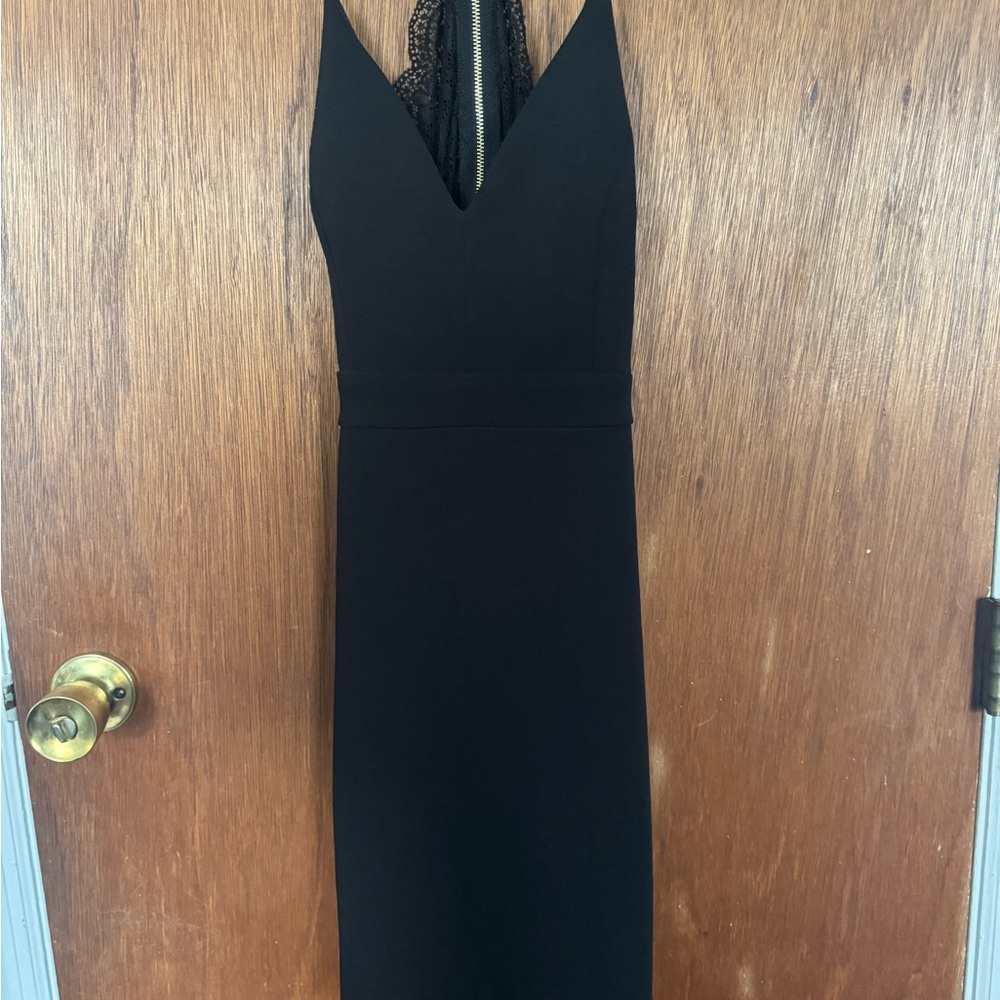 Chic Black Sleeveless Dress with Lace Detail